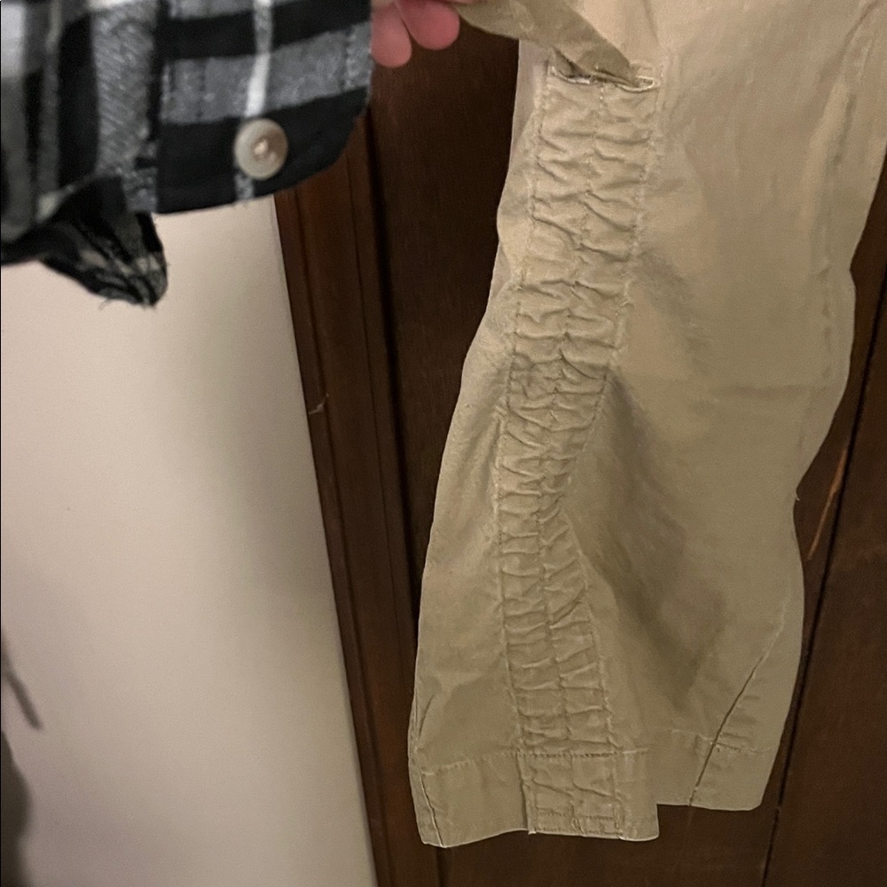 Columbia Women's Tan Cargo Pants/Capris 8 Regular - Picture 5 of 10